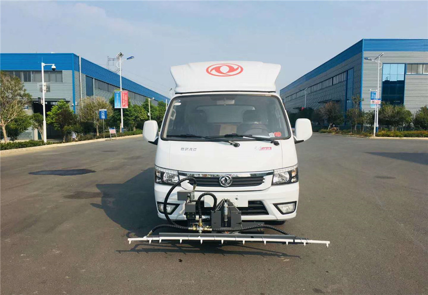 東風(fēng)途逸路面養(yǎng)護車圖片