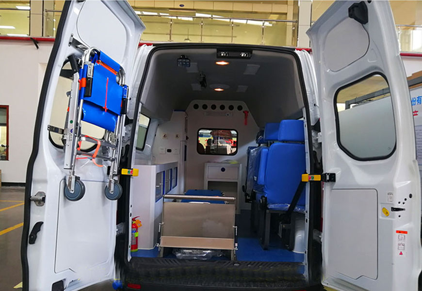 國六福特V362中軸中頂救護(hù)車(汽油版)