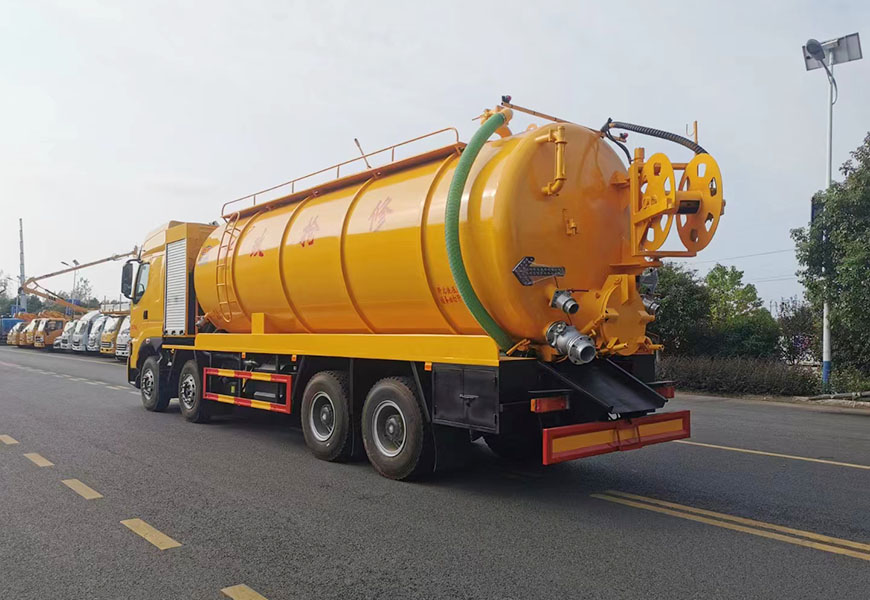 國(guó)六柳汽乘龍前四后八清洗吸污車圖片