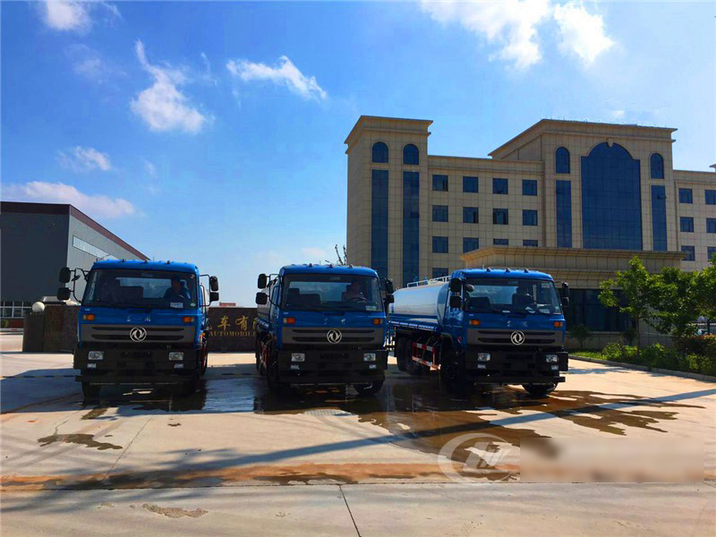 云南客戶批量訂購的東風(fēng)后雙橋?yàn)⑺囀状伟l(fā)車3臺